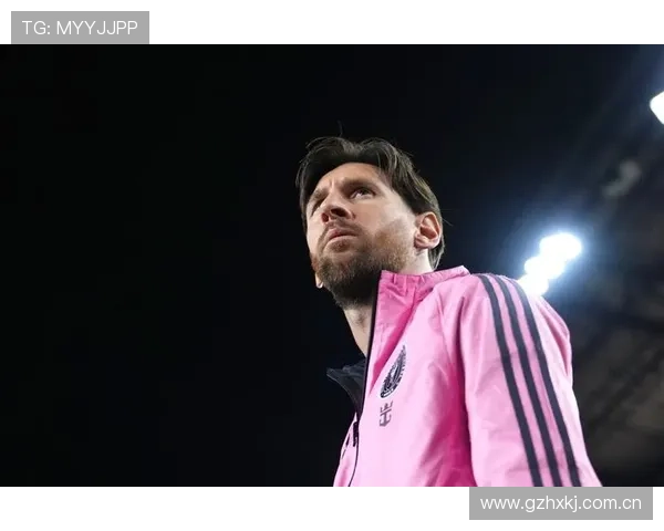 梅西加盟迈阿密国际后首场比赛震撼登场 球迷热情高涨共同见证传奇时刻