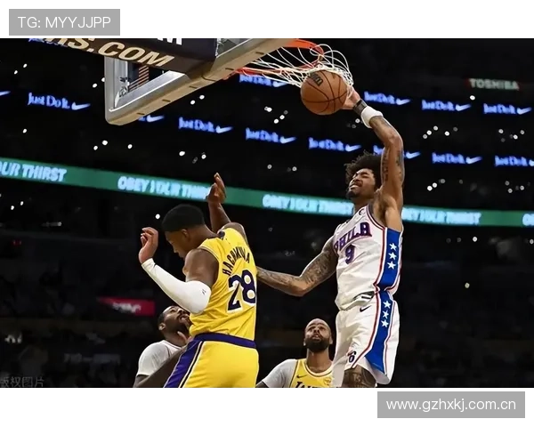 浓眉复出助湖人轻取对手 詹姆斯状态回暖团队默契提升